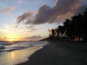 auringon nousu Karibian rannalla